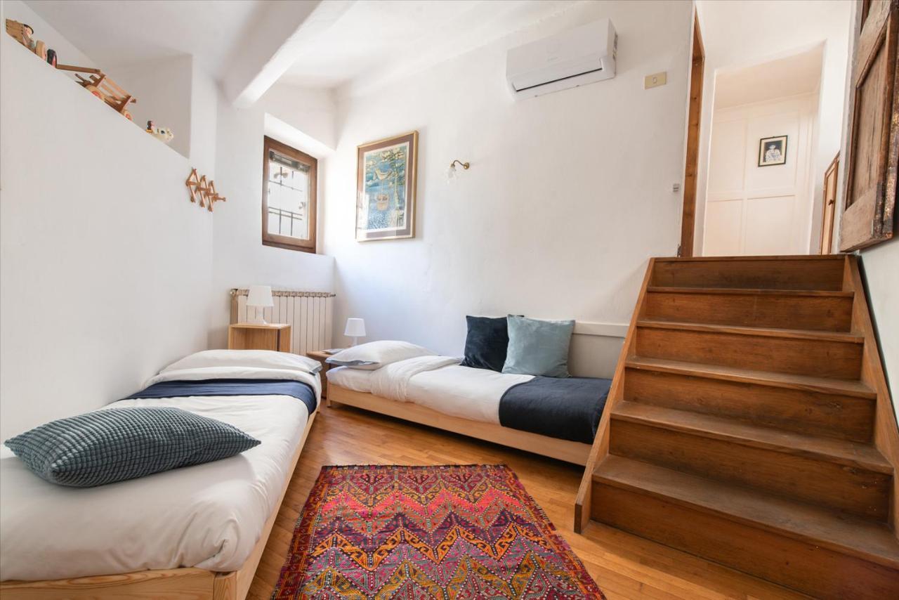 Spacious Family Flat S. Spirito 8 Sleeps * Florença